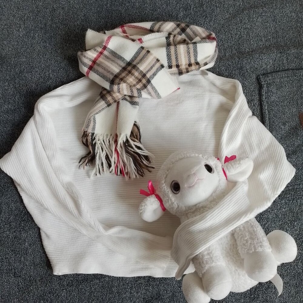 🎀Soft White Ribbed Sweater 🎀 - Picture 2 of 5